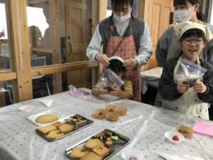 お菓子の家づくり