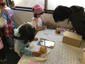 お菓子の家づくり